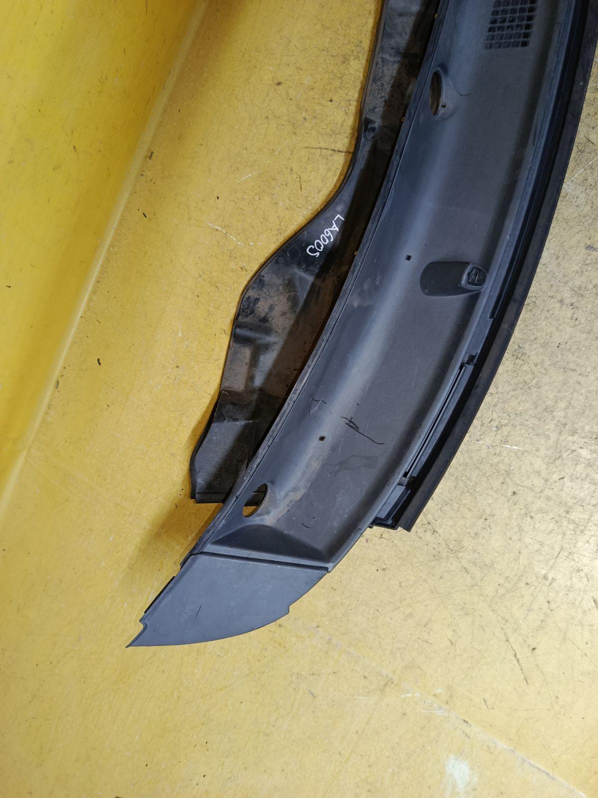 Решетка под лобовое стекло 55708-B2200 на Daihatsu Tanto LA600S Фото 2