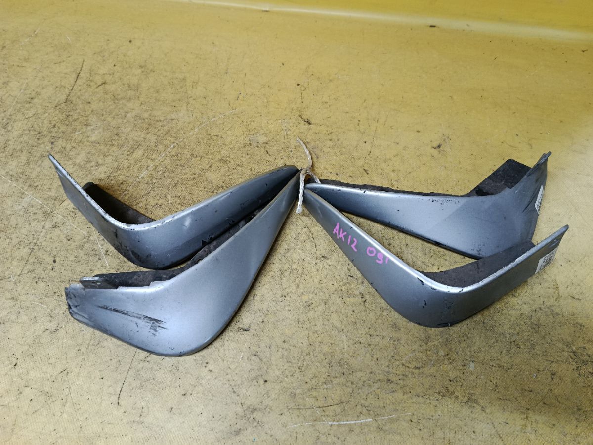 Брызговик на Nissan March AK12 Фото 3