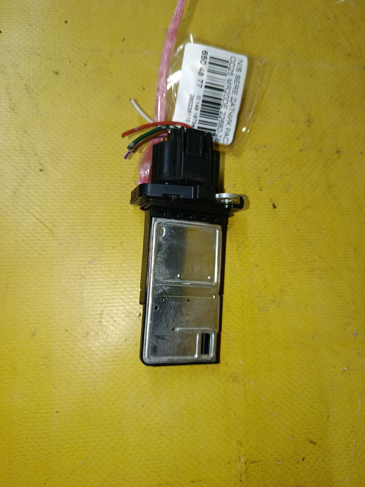 Датчик расхода воздуха 22680-7S000 на Nissan Serena CC25 MR20DE Фото 1