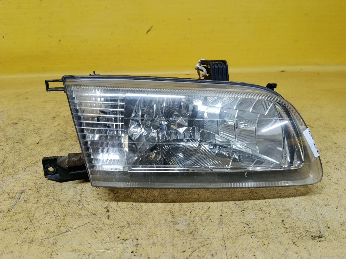 Фара 1602 1602 на Nissan Sunny FB15 Фото 1