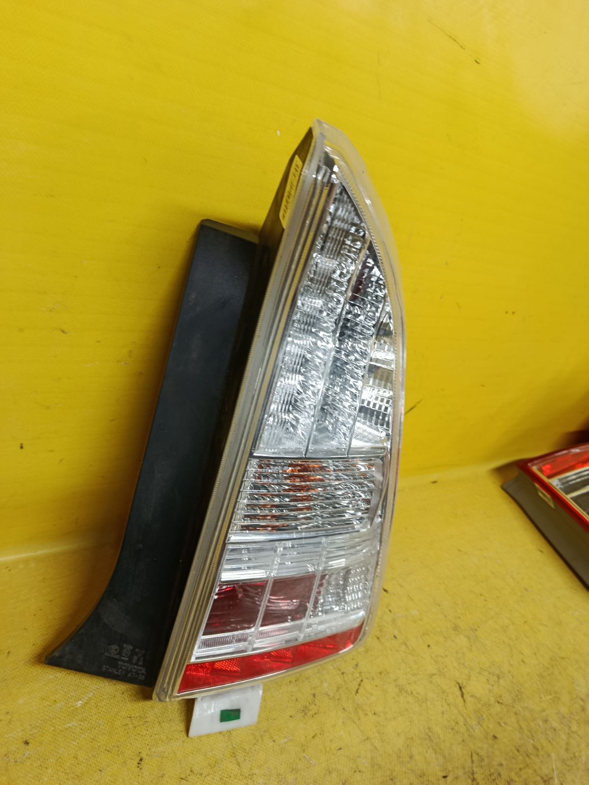 Стоп 47-38 47-38,212-19T8R-LD-AE на Toyota Prius ZVW30 Фото 3