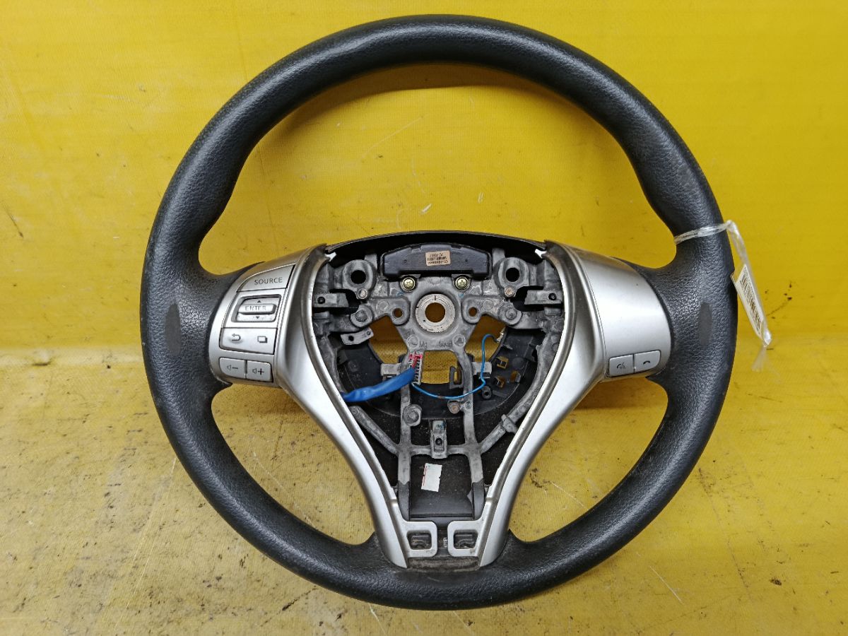 Руль на Nissan Livina Фото 1