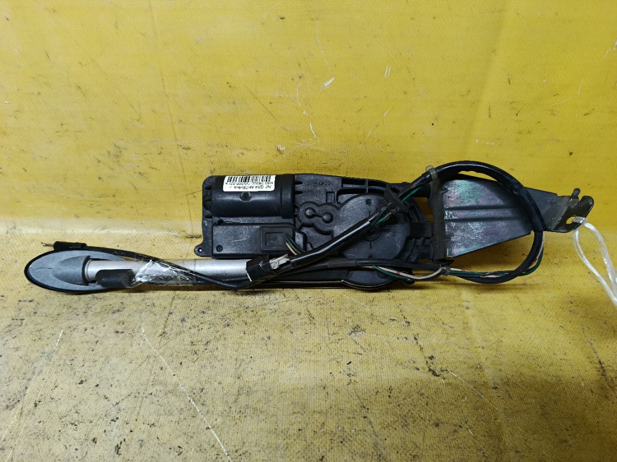 Антенна 28200-1W205 на Infiniti Qx4 R50 Фото 2