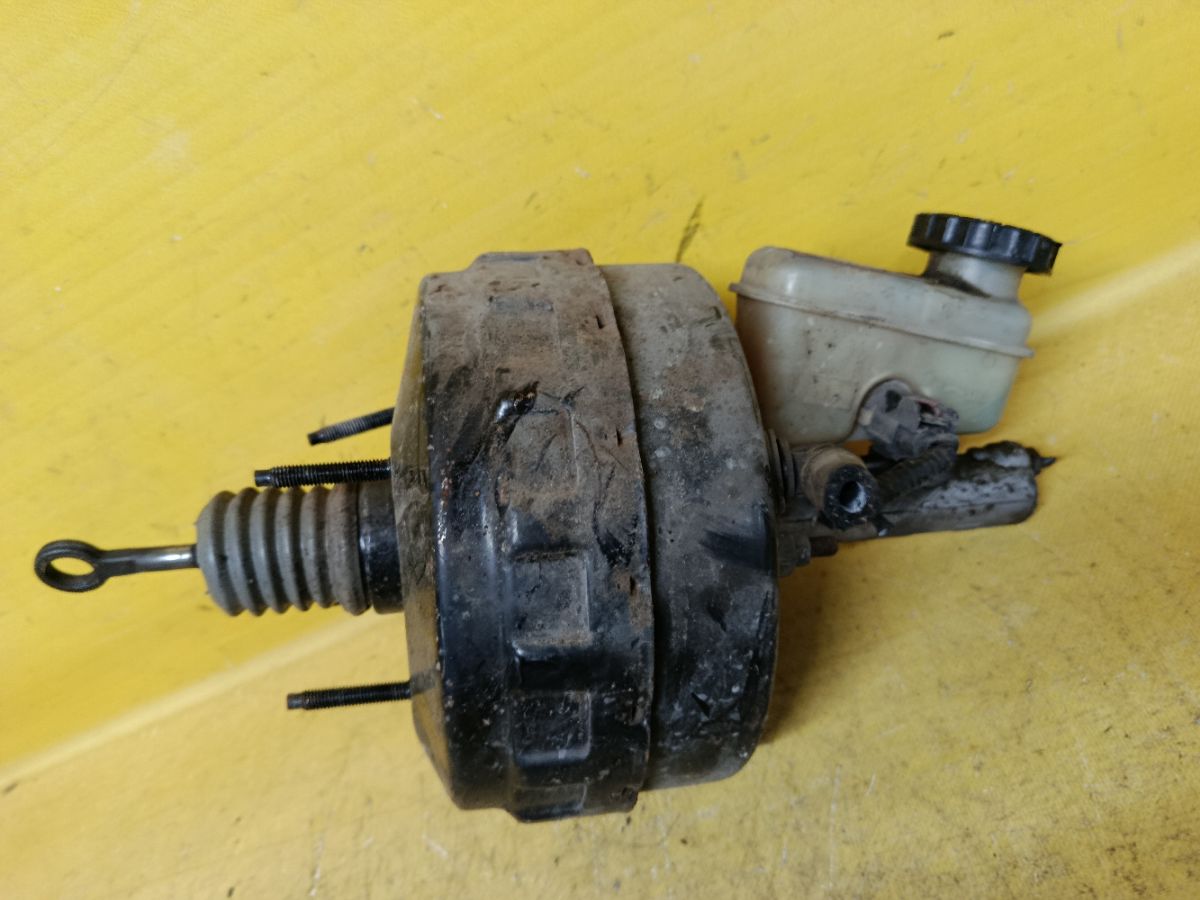 Главный тормозной цилиндр EC0143950H на Mazda Tribute EPEW YF Фото 1