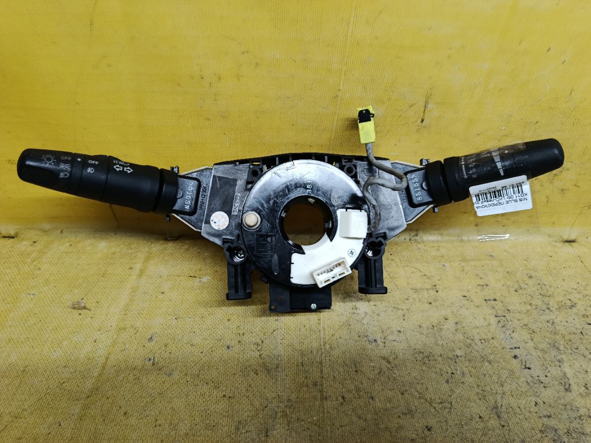 Переключатель поворотов на Nissan Bluebird Sylphy KG11 Фото 1