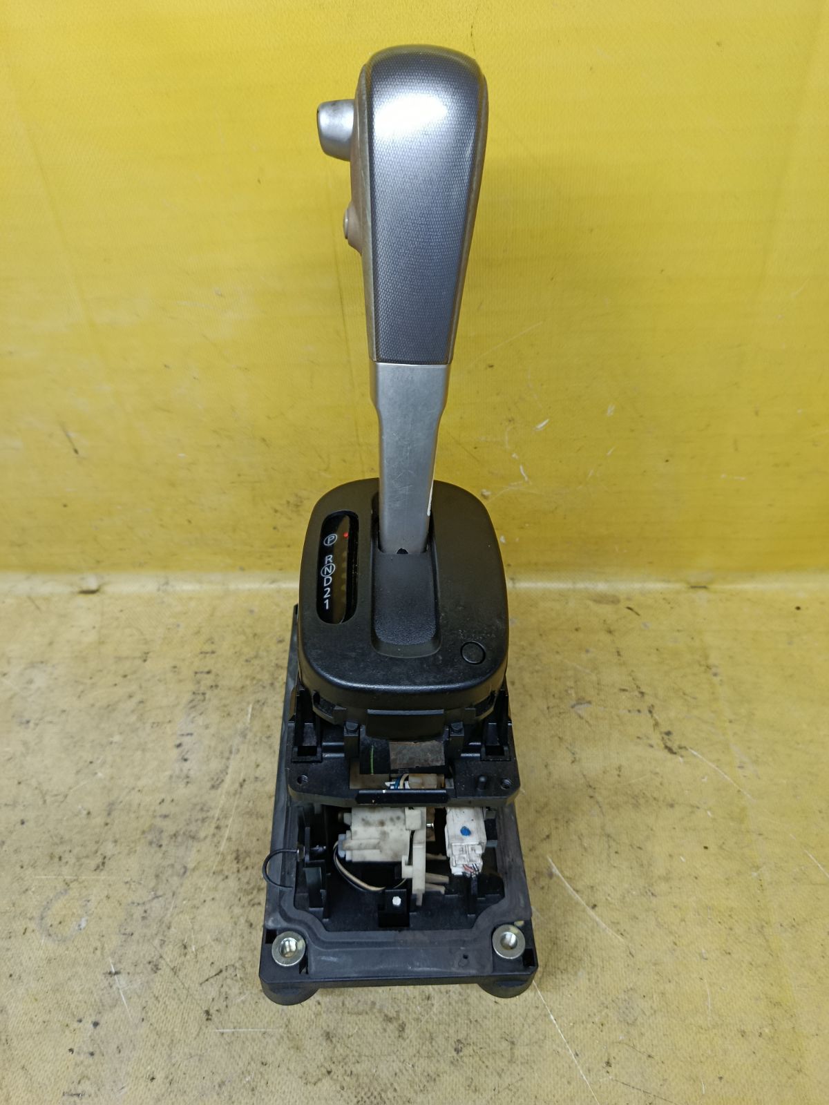 Ручка КПП на Nissan Tiida C11 Фото 2