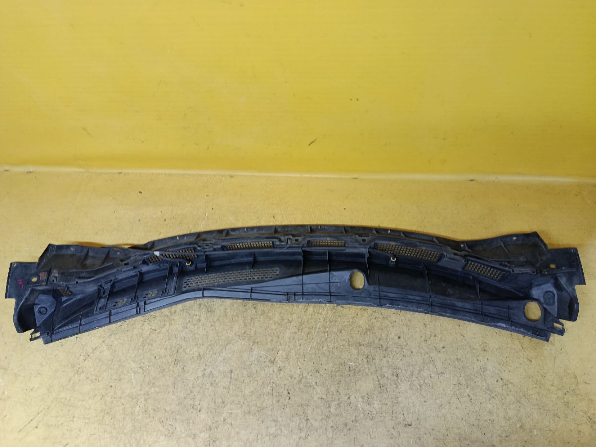 Решетка под лобовое стекло 66862-ED500, 66820-ED50A на Nissan Tiida C11 Фото 2