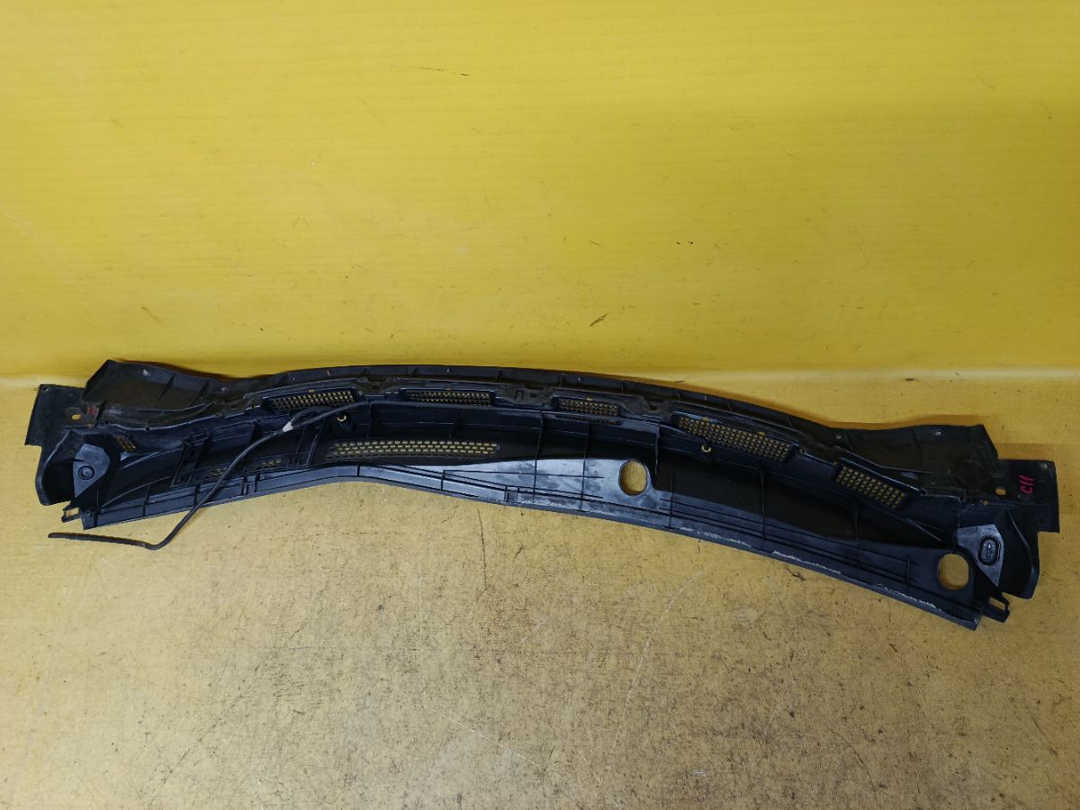 Решетка под лобовое стекло 66862-ED500, 66820-ED50A на Nissan Tiida C11 Фото 2