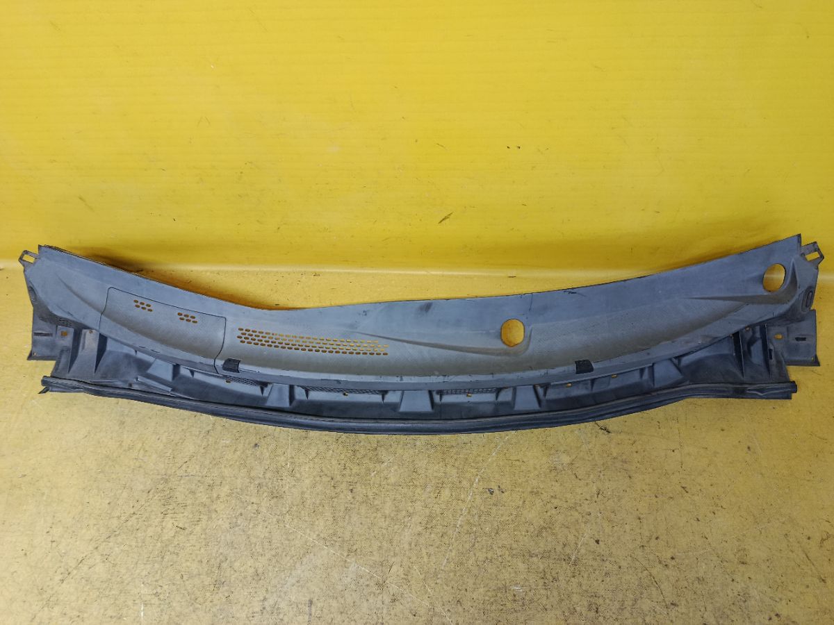 Решетка под лобовое стекло 66862-ED500, 66820-ED50A на Nissan Tiida C11 Фото 1