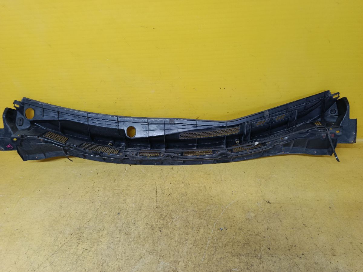 Решетка под лобовое стекло 66862-ED500, 66820-ED50A на Nissan Tiida C11 Фото 2