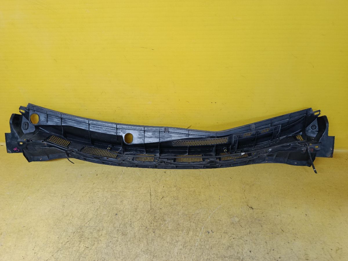 Решетка под лобовое стекло 66862-ED500, 66820-ED50A на Nissan Tiida C11 Фото 3