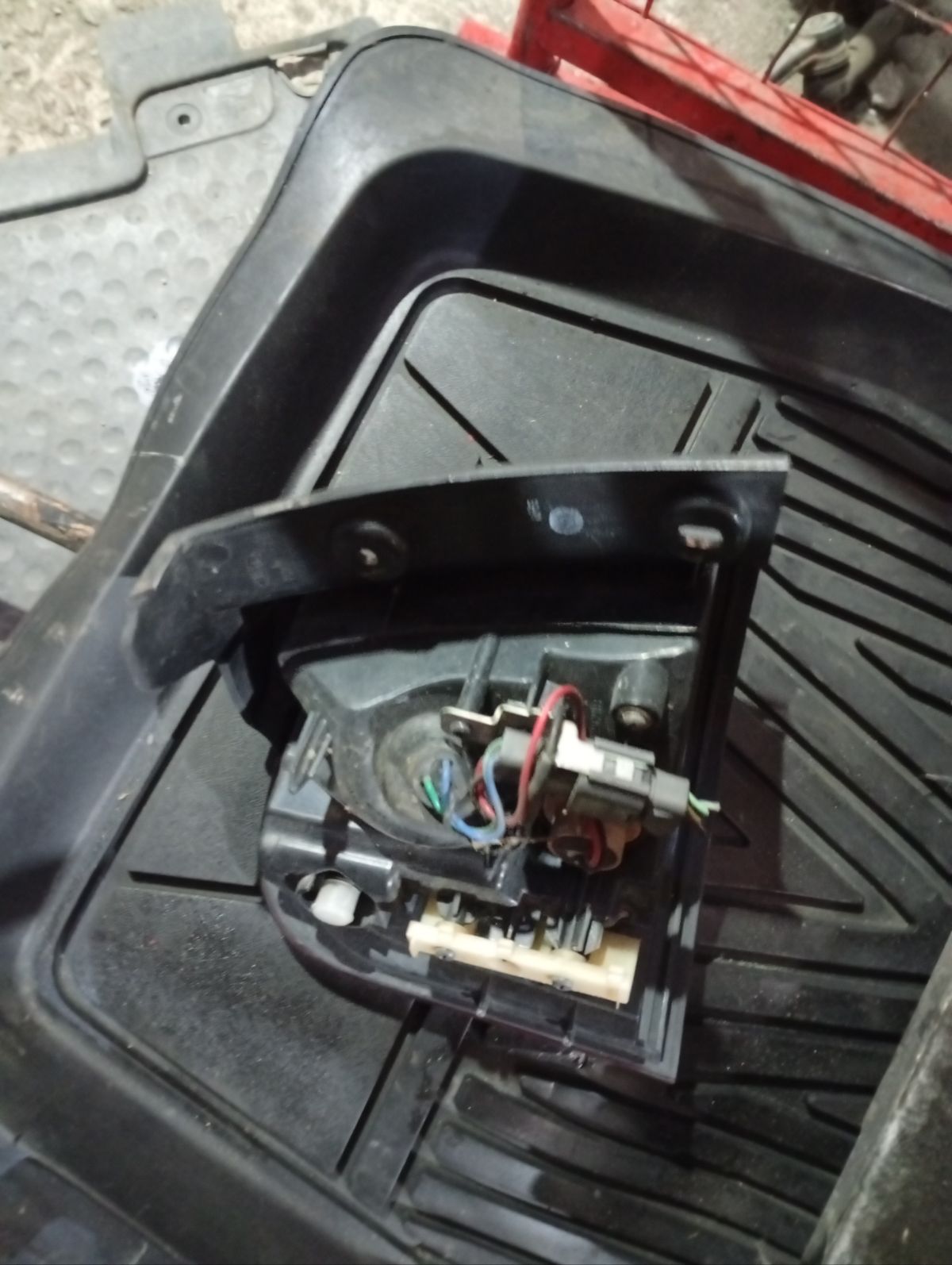 Стоп 1668 1668,EV95-51150 на Ford Escape LFAL3P Фото 5