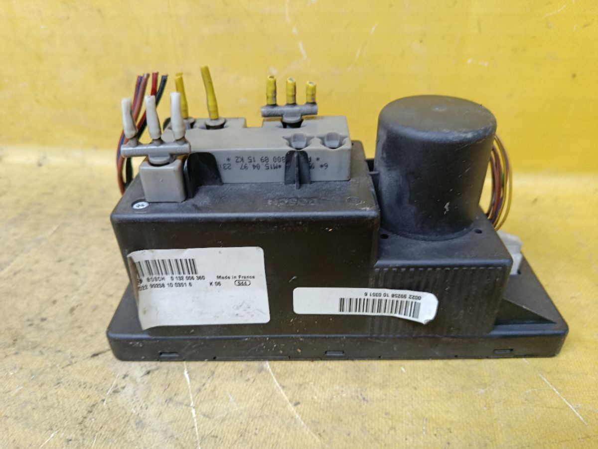 Компрессор центрального замка 0132006360 на Mercedes-Benz C-Class W202.018 111.921 Фото 1