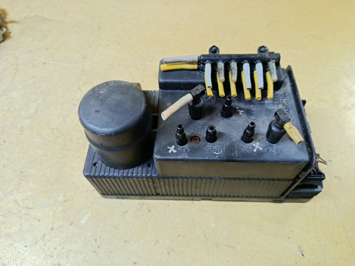 Компрессор центрального замка A1408002848 на Mercedes-Benz S-Class W140.033 104.990 Фото 2