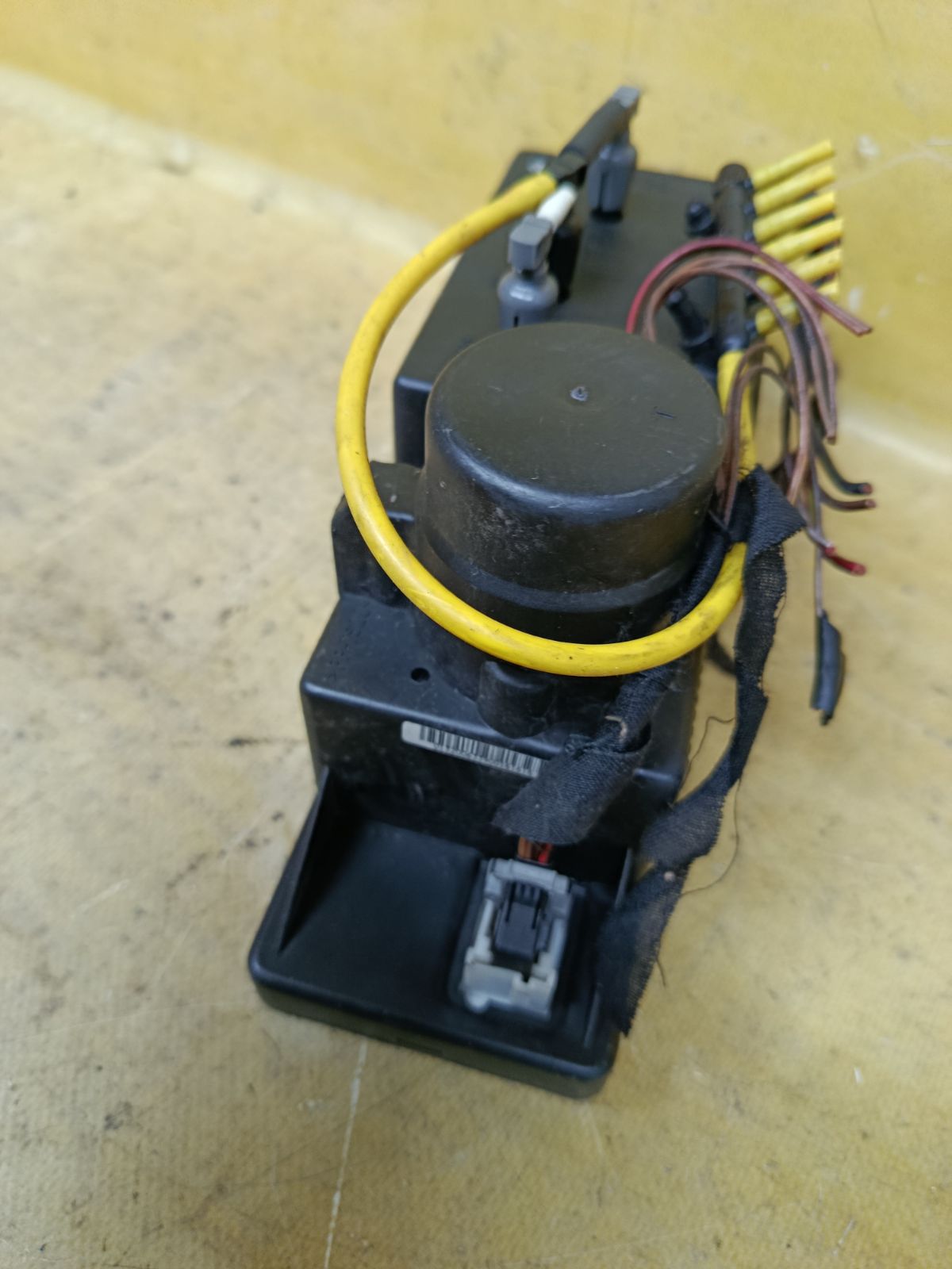 Компрессор центрального замка A2108000148 на Mercedes-Benz E-Class W210.053 104.945 Фото 3