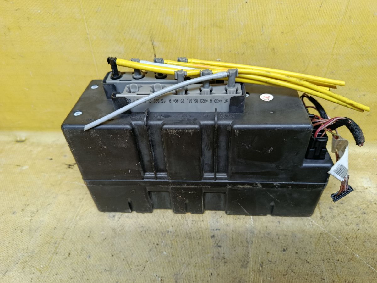 Компрессор центрального замка A2208000848 на Mercedes-Benz S-Class W220.175 113.960 Фото 1