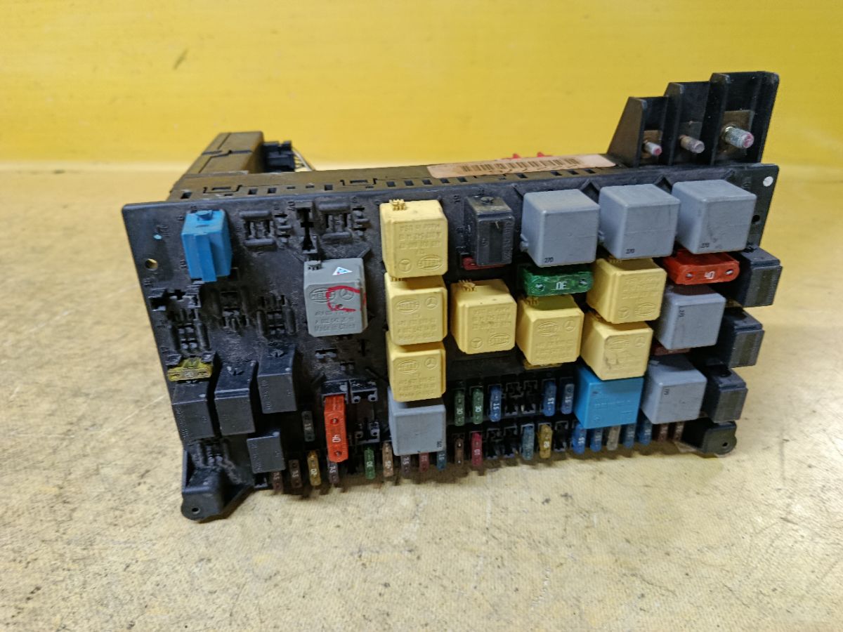 Блок предохранителей A1635455332, A1635450205 на Mercedes-Benz M-Class W163.154 112.942 Фото 1