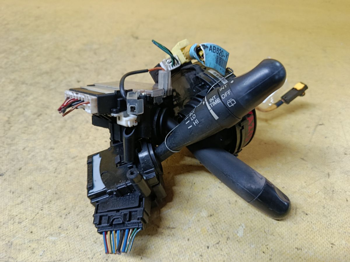 Переключатель поворотов на Suzuki Sx4 YA21S Фото 1