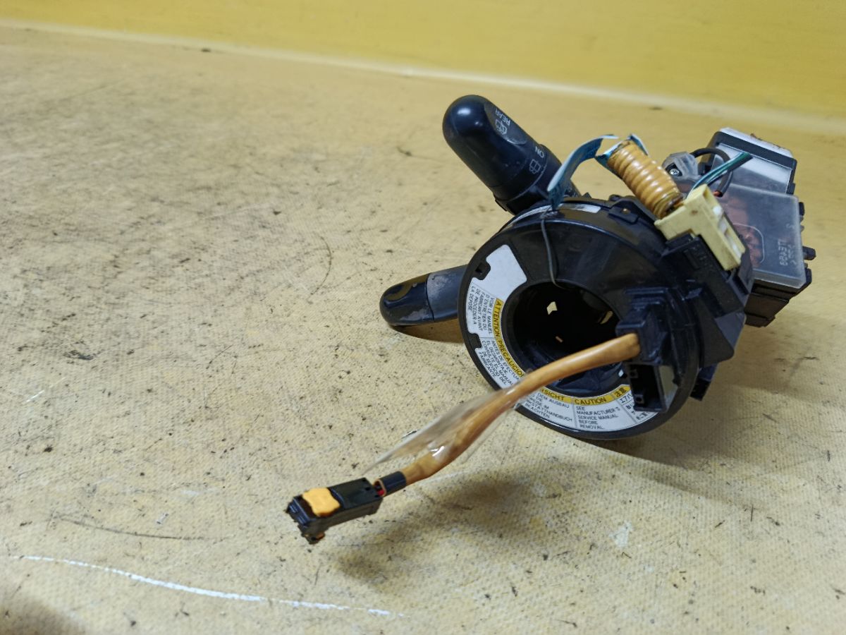 Переключатель поворотов на Suzuki Sx4 YA21S Фото 2