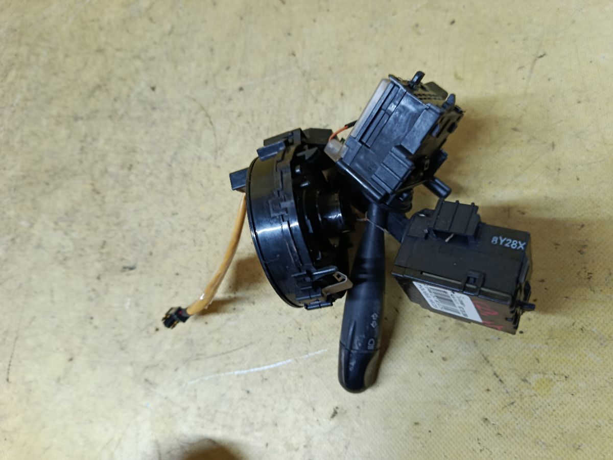 Переключатель поворотов на Suzuki Sx4 YA21S Фото 3