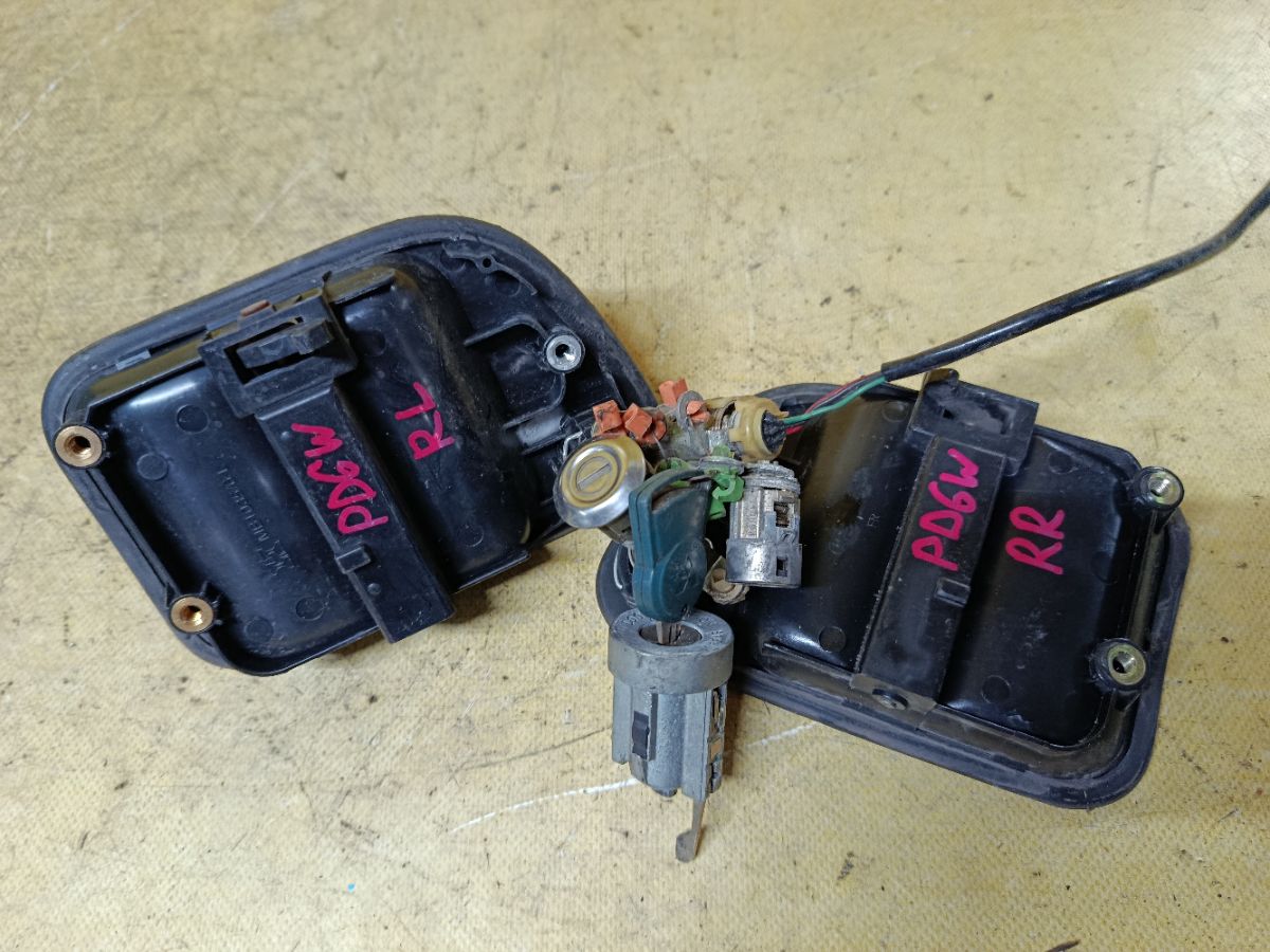 Замок зажигания на Mitsubishi Delica Space Gear PD6W Фото 1
