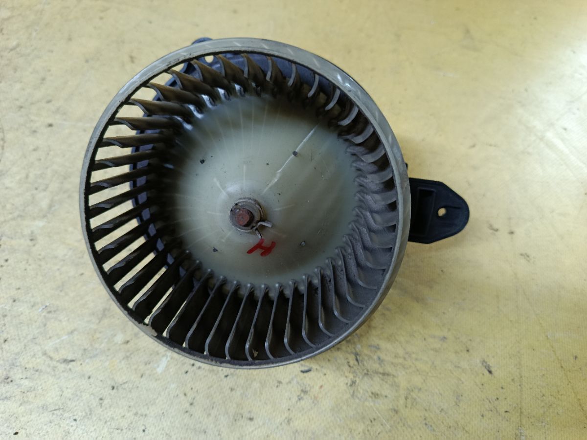 Мотор печки 4B1820021B на Audi A6 4B Фото 2