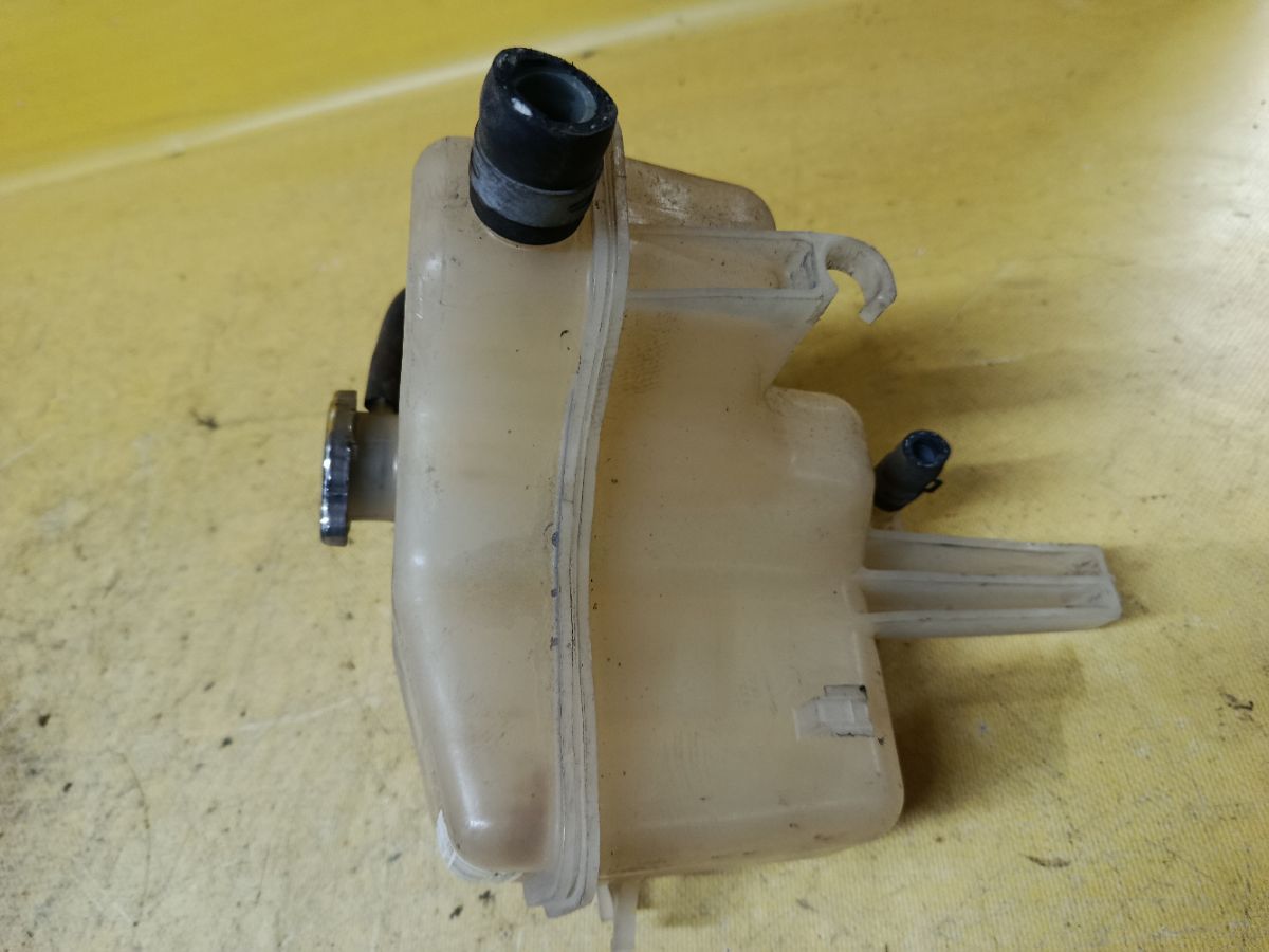 Бачок расширительный на Ford Escape LFAL3P L3 Фото 2