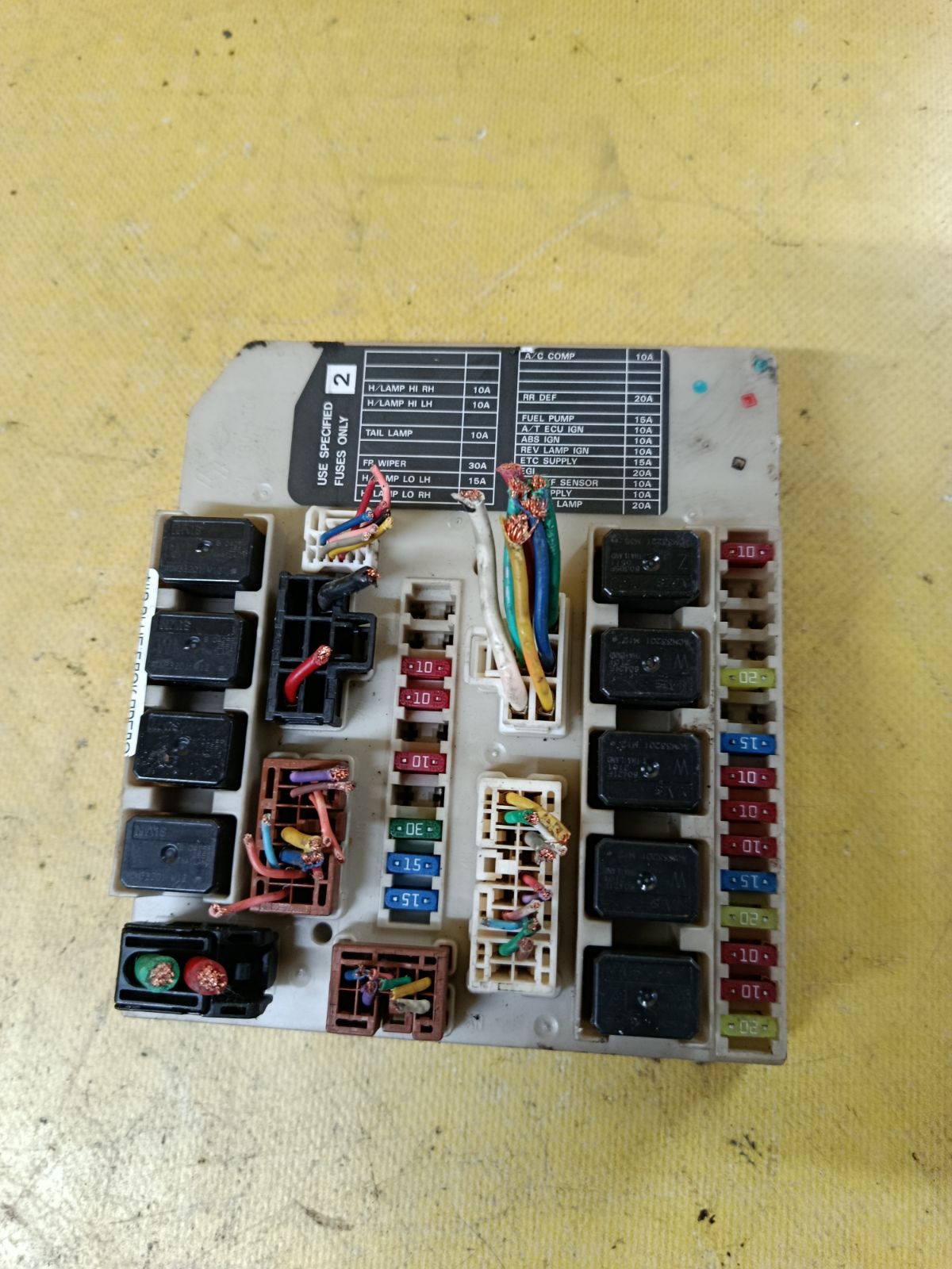 Блок предохранителей на Nissan Bluebird Sylphy KG11 MR20DE Фото 1