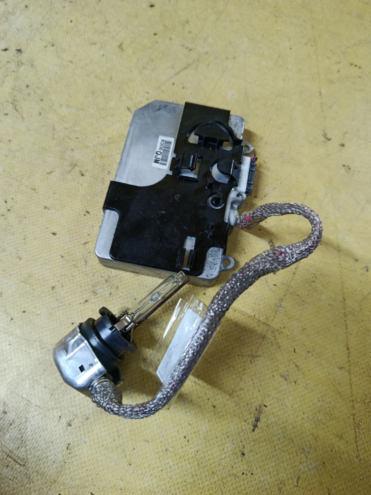 Блок розжига ксенона 85967-51010 на Lexus Rx400h MCU38L Фото 2