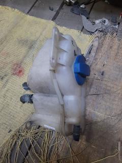 Бачок расширительный 4E0121403G на Audi A8 4E Фото 5