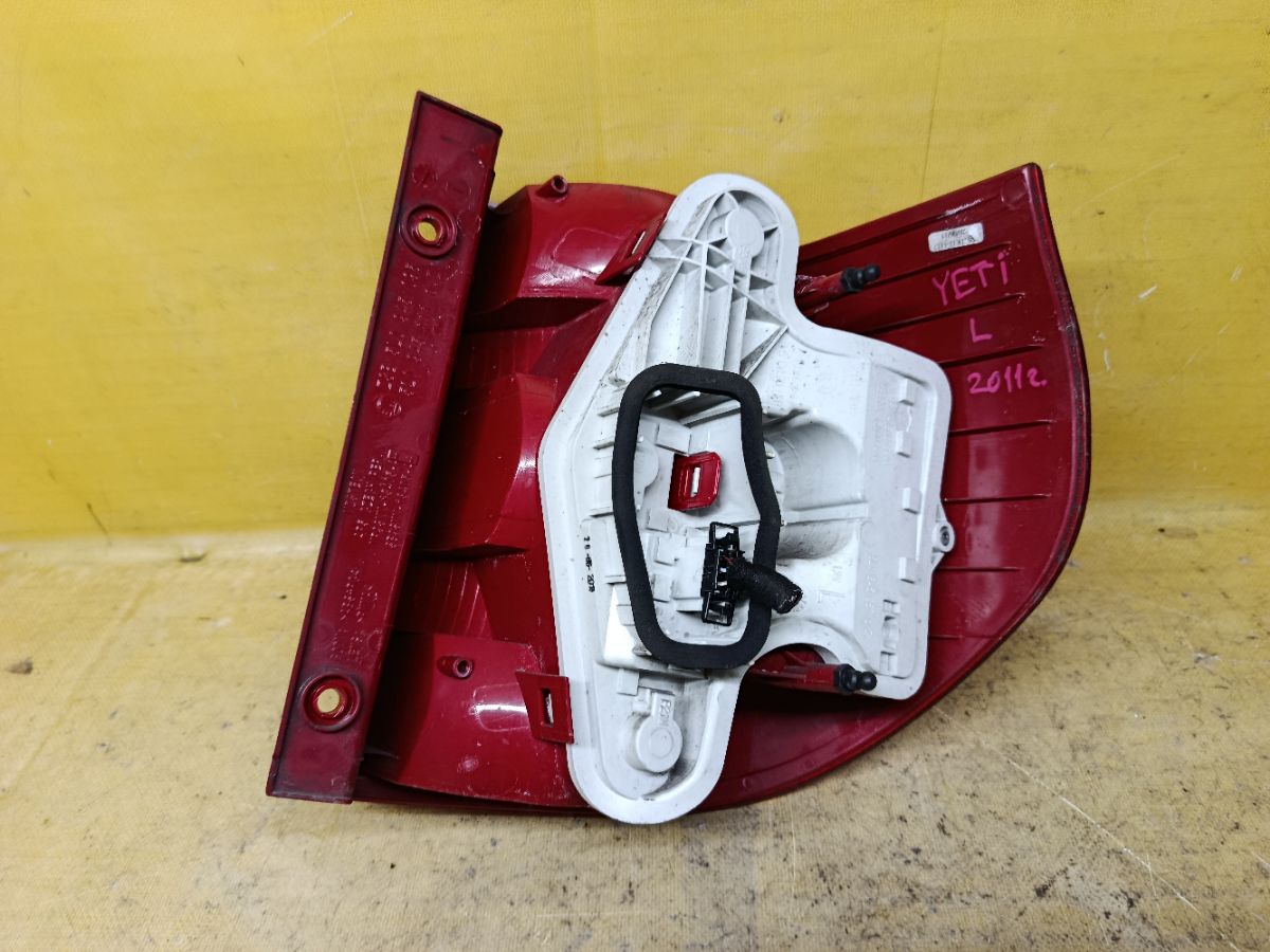 Стоп 5L0945095 на Skoda Yeti 5L Фото 3