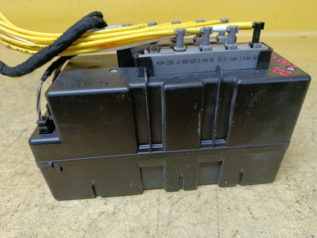 Компрессор центрального замка 2208000748 на Mercedes-Benz S-Class W220.063 Фото 2