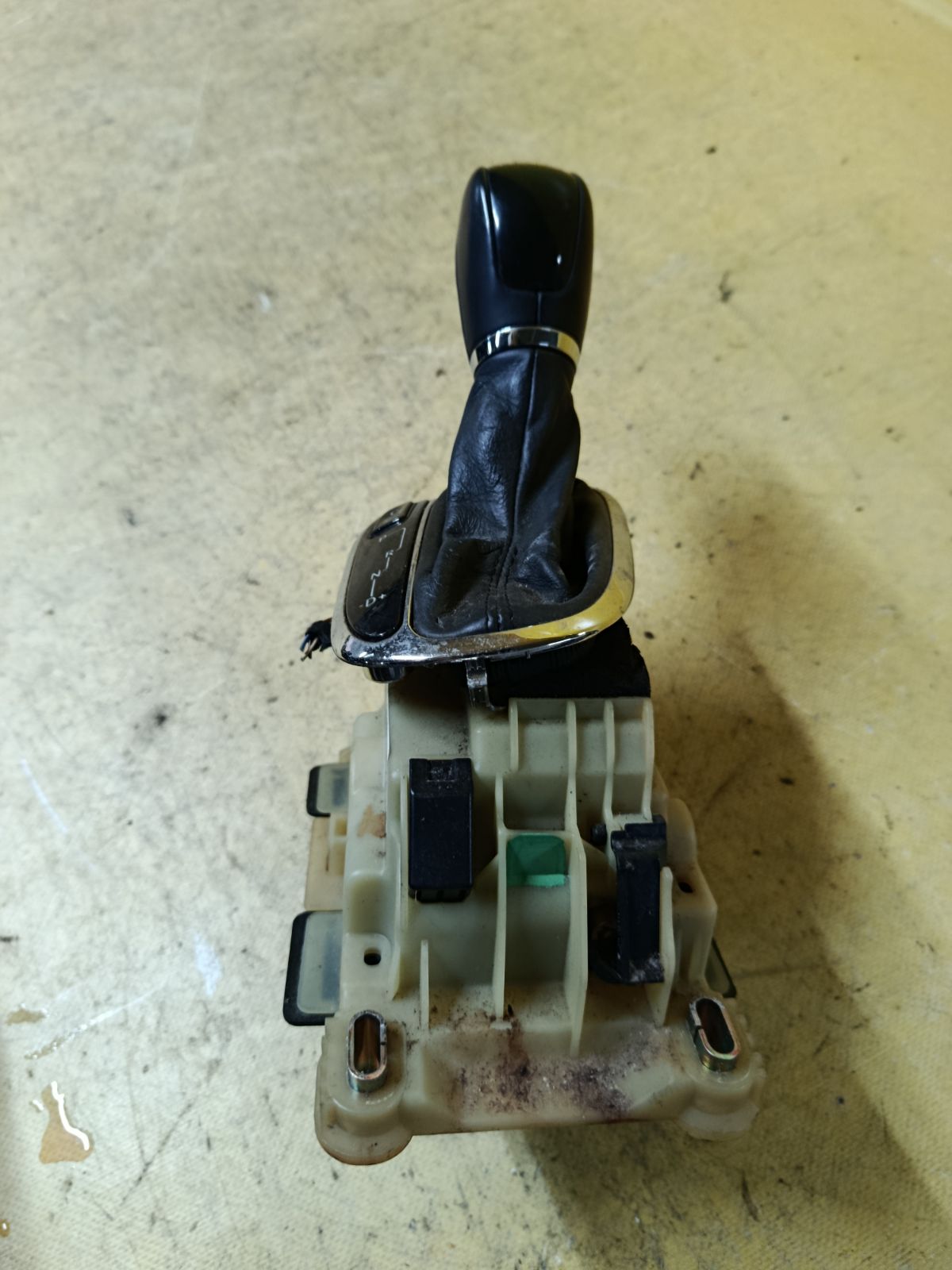 Ручка КПП A2032675824 на Mercedes-Benz C-Class W203.042 Фото 2