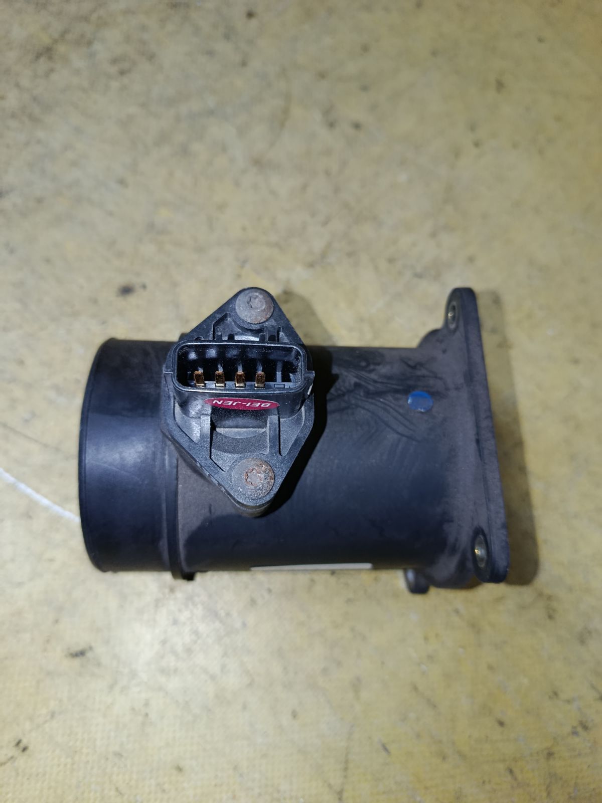 Датчик расхода воздуха 22680-4W001, 22680-4W000 на Infiniti Qx4 R50 VQ35DE Фото 2