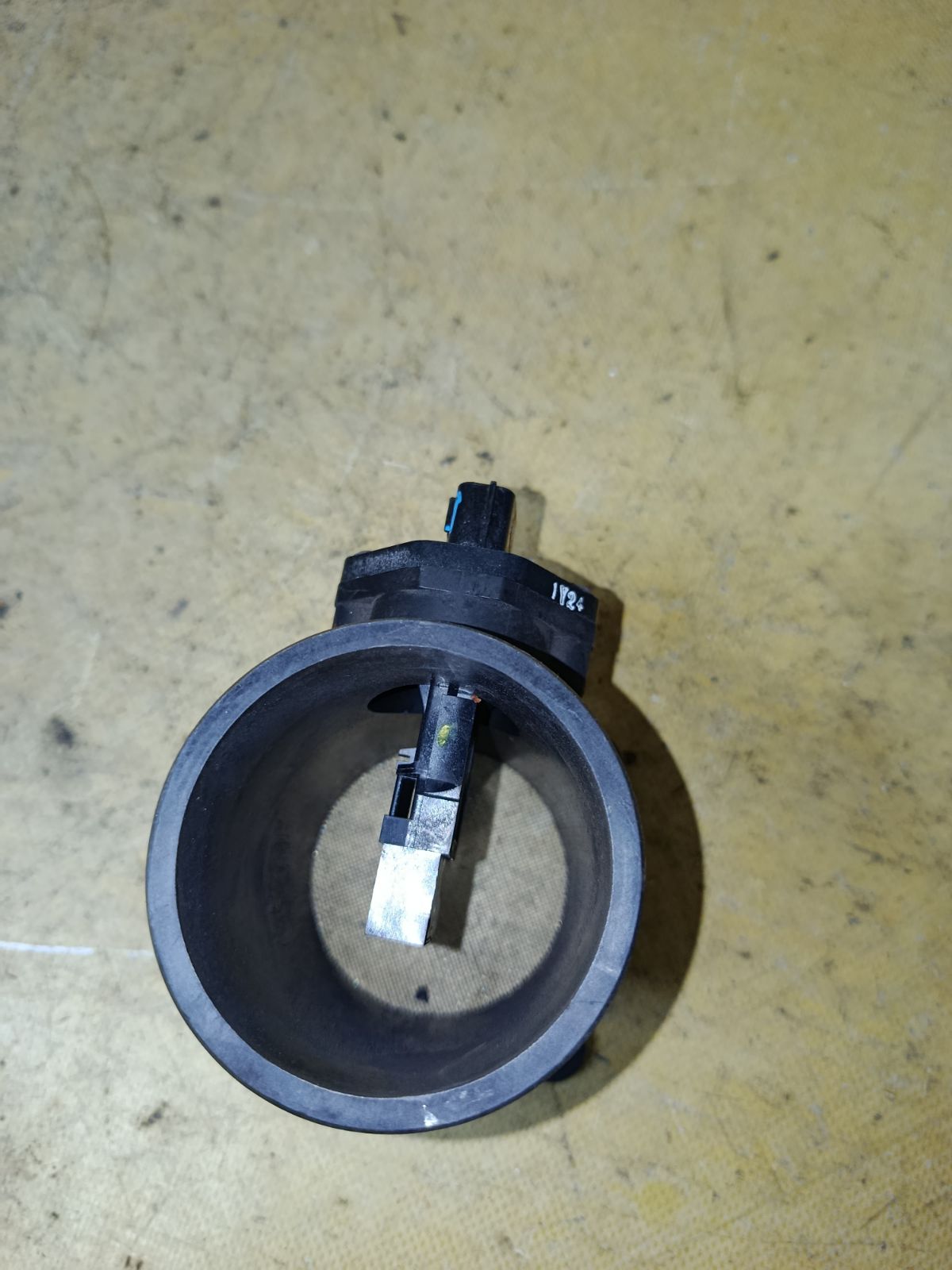 Датчик расхода воздуха 22680-4W001, 22680-4W000 на Infiniti Qx4 R50 VQ35DE Фото 3