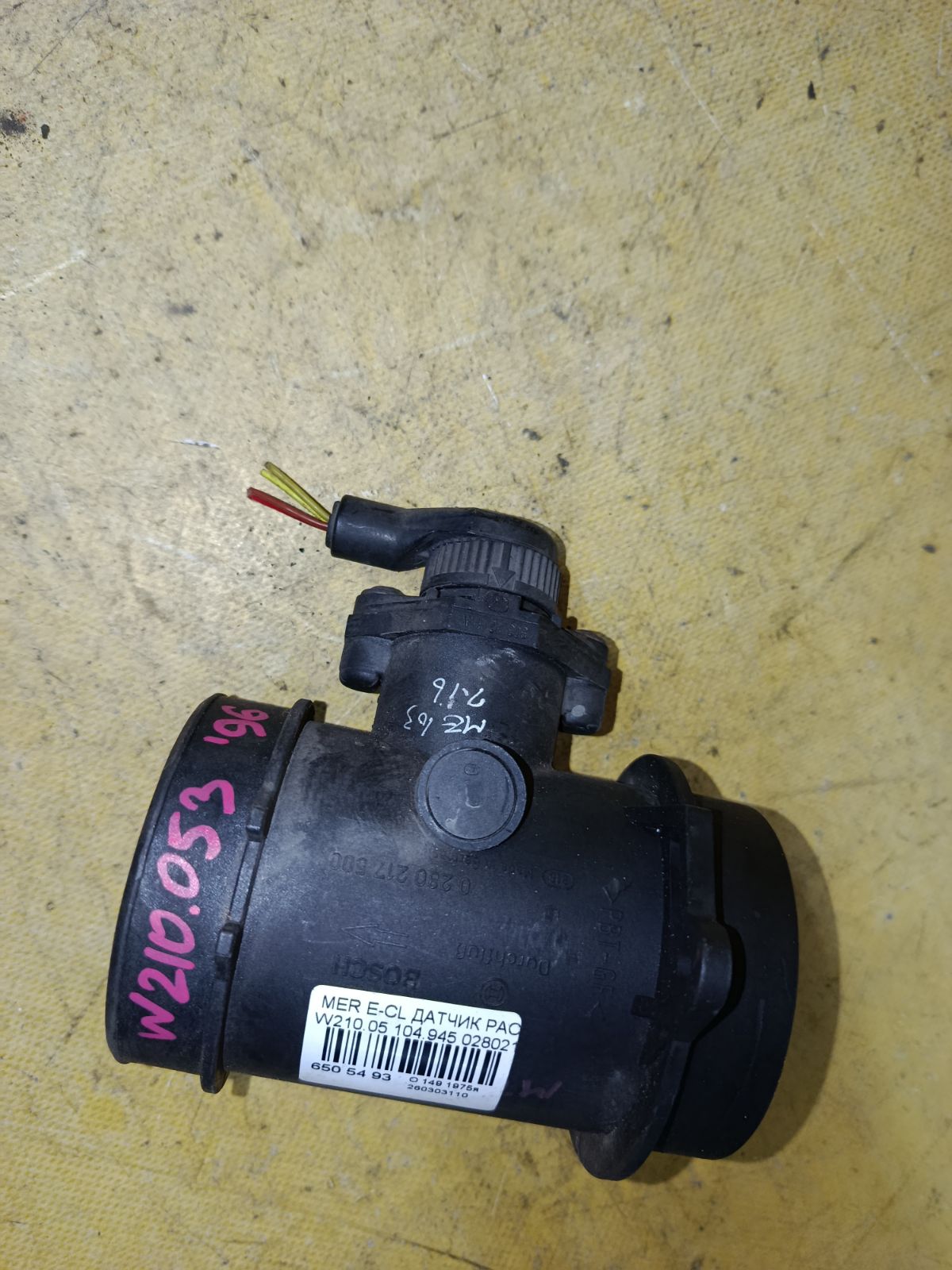 Датчик расхода воздуха 0280217500, 0000940548, 0280217501, A0000940548 на Mercedes-Benz E-Class W210.053 104.945 Фото 1