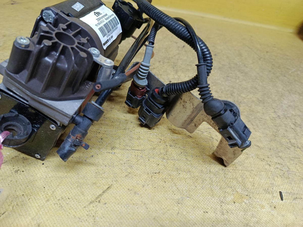 Компрессор подвески на Audi A8 4E Фото 3