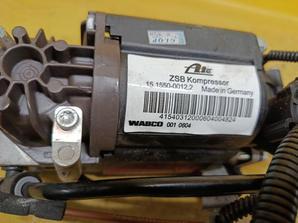 Компрессор подвески на Audi A8 4E Фото 4