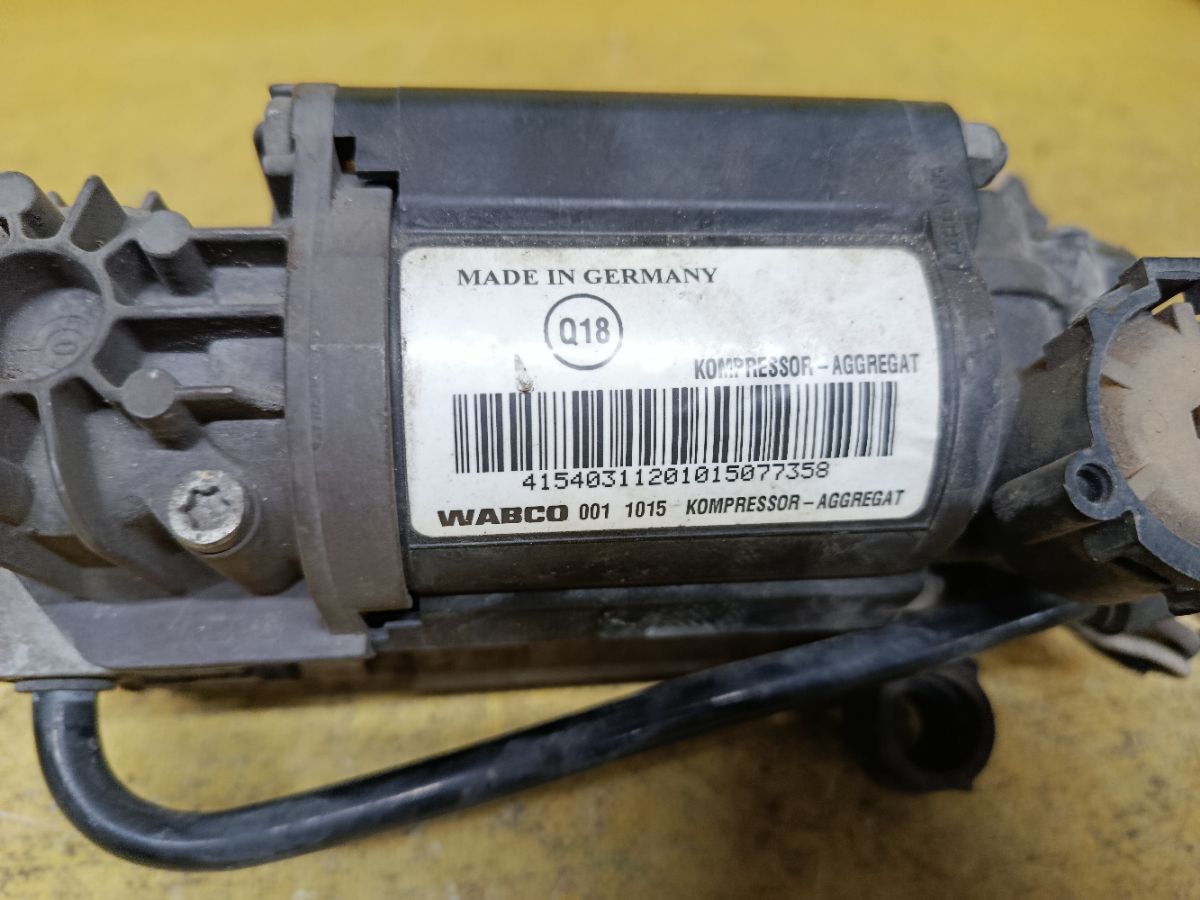 Компрессор подвески на Mercedes-Benz S-Class W220 Фото 2