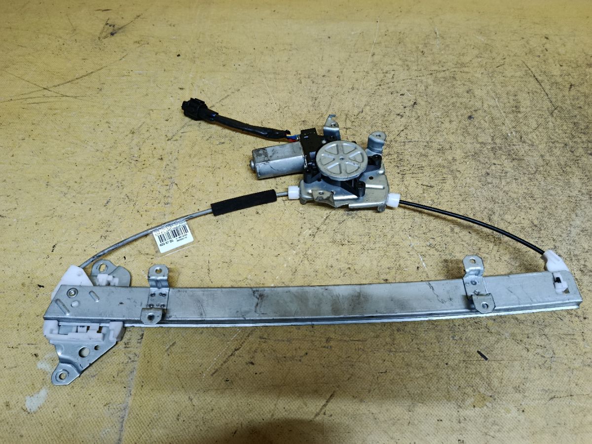 Стеклоподъемный механизм на Nissan Tiida C11 Фото 1