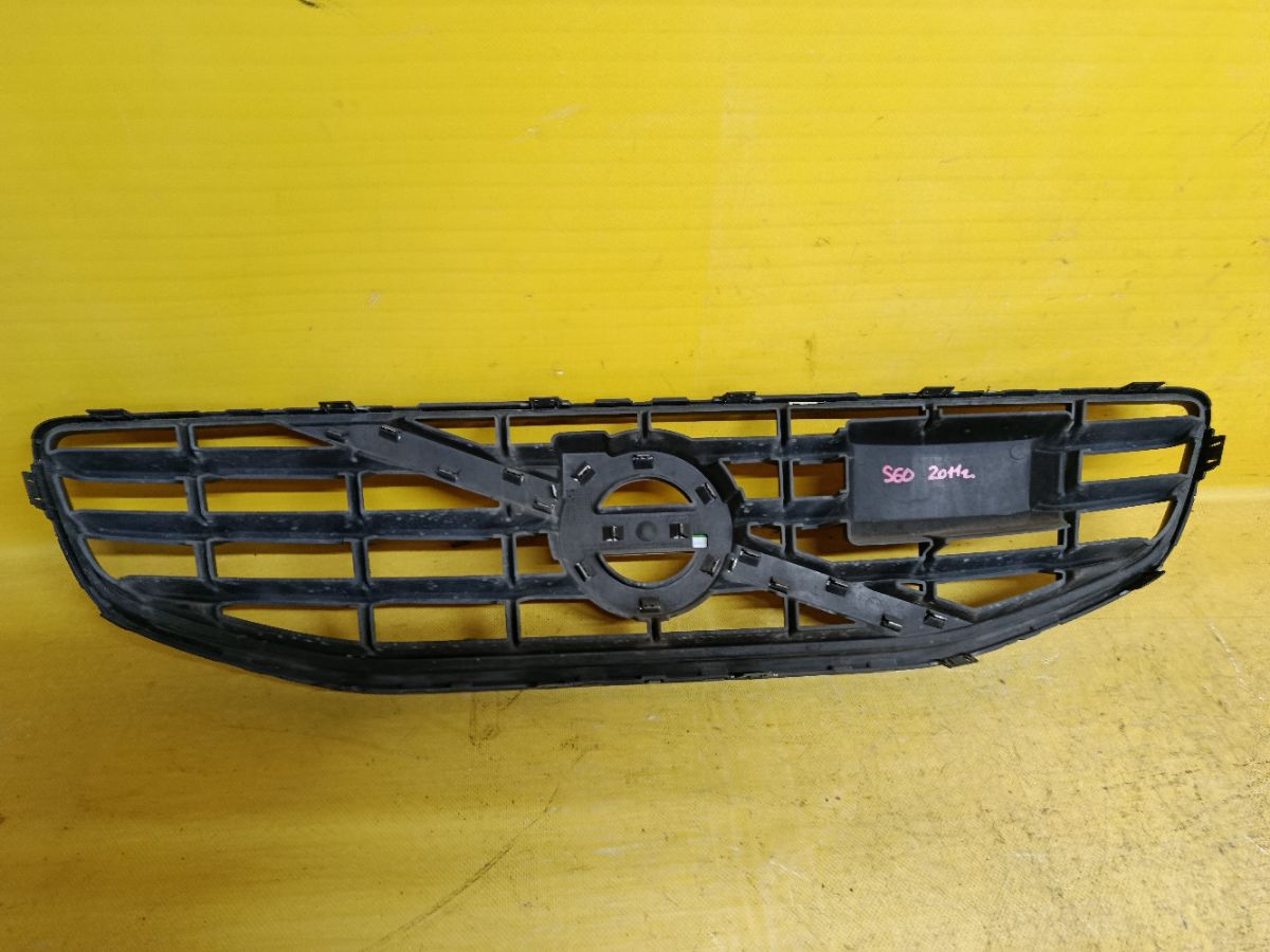 Решетка радиатора 30795040 на Volvo S60 FS Фото 4