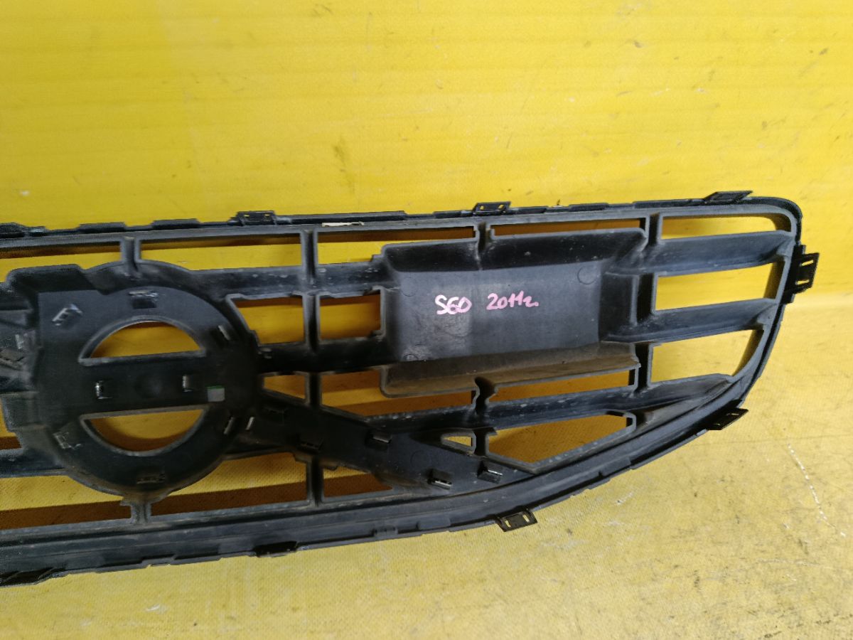 Решетка радиатора 30795040 на Volvo S60 FS Фото 6