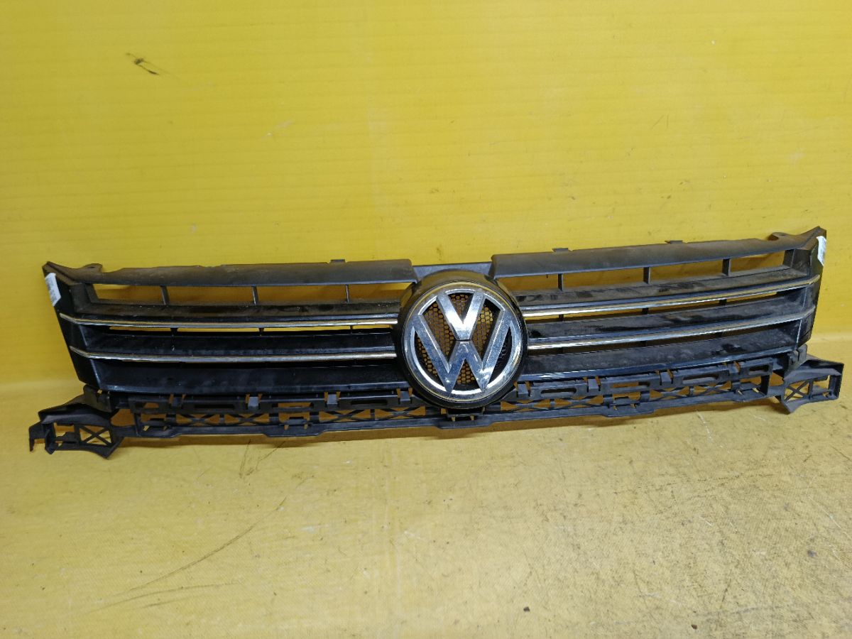 Решетка радиатора 1T0853651BQ на Volkswagen Touran 1T Фото 1