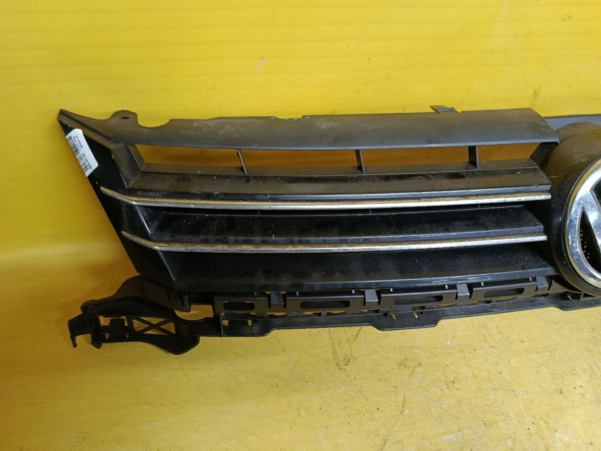 Решетка радиатора 1T0853651BQ на Volkswagen Touran 1T Фото 2
