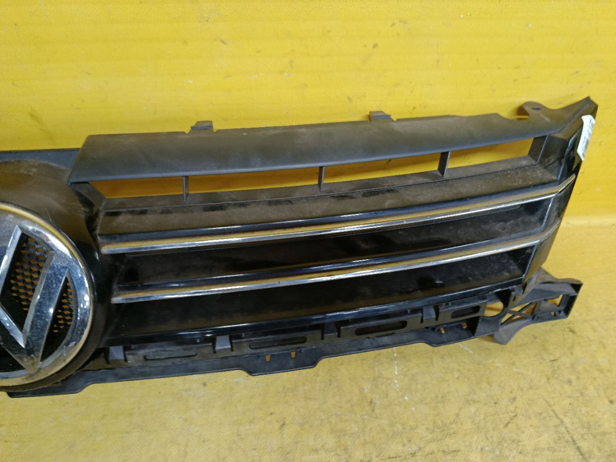 Решетка радиатора 1T0853651BQ на Volkswagen Touran 1T Фото 3