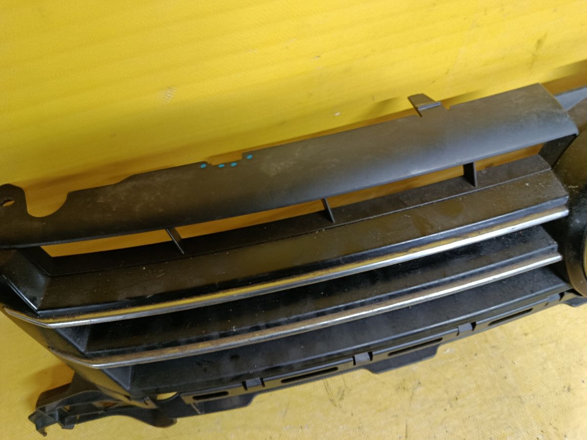 Решетка радиатора 1T0853651BQ на Volkswagen Touran 1T Фото 4