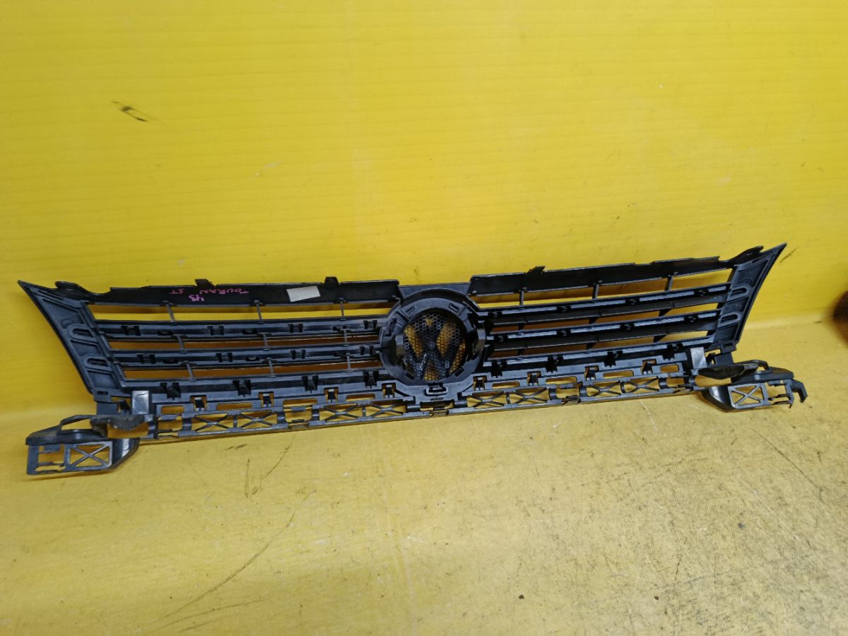 Решетка радиатора 1T0853651BQ на Volkswagen Touran 1T Фото 5