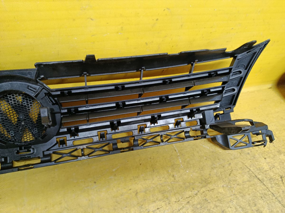 Решетка радиатора 1T0853651BQ на Volkswagen Touran 1T Фото 7
