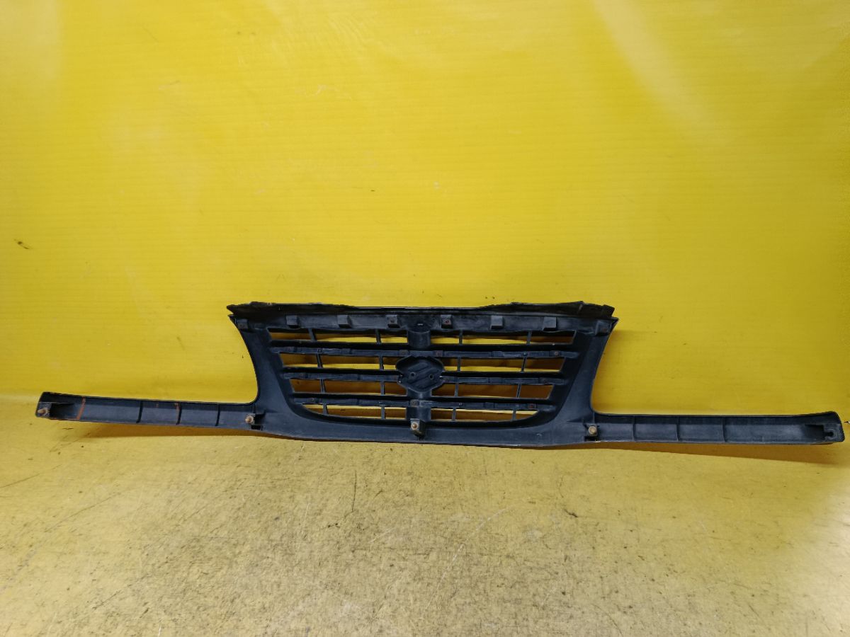 Решетка радиатора 72111-65D10 на Suzuki Grand Vitara TD92V Фото 6