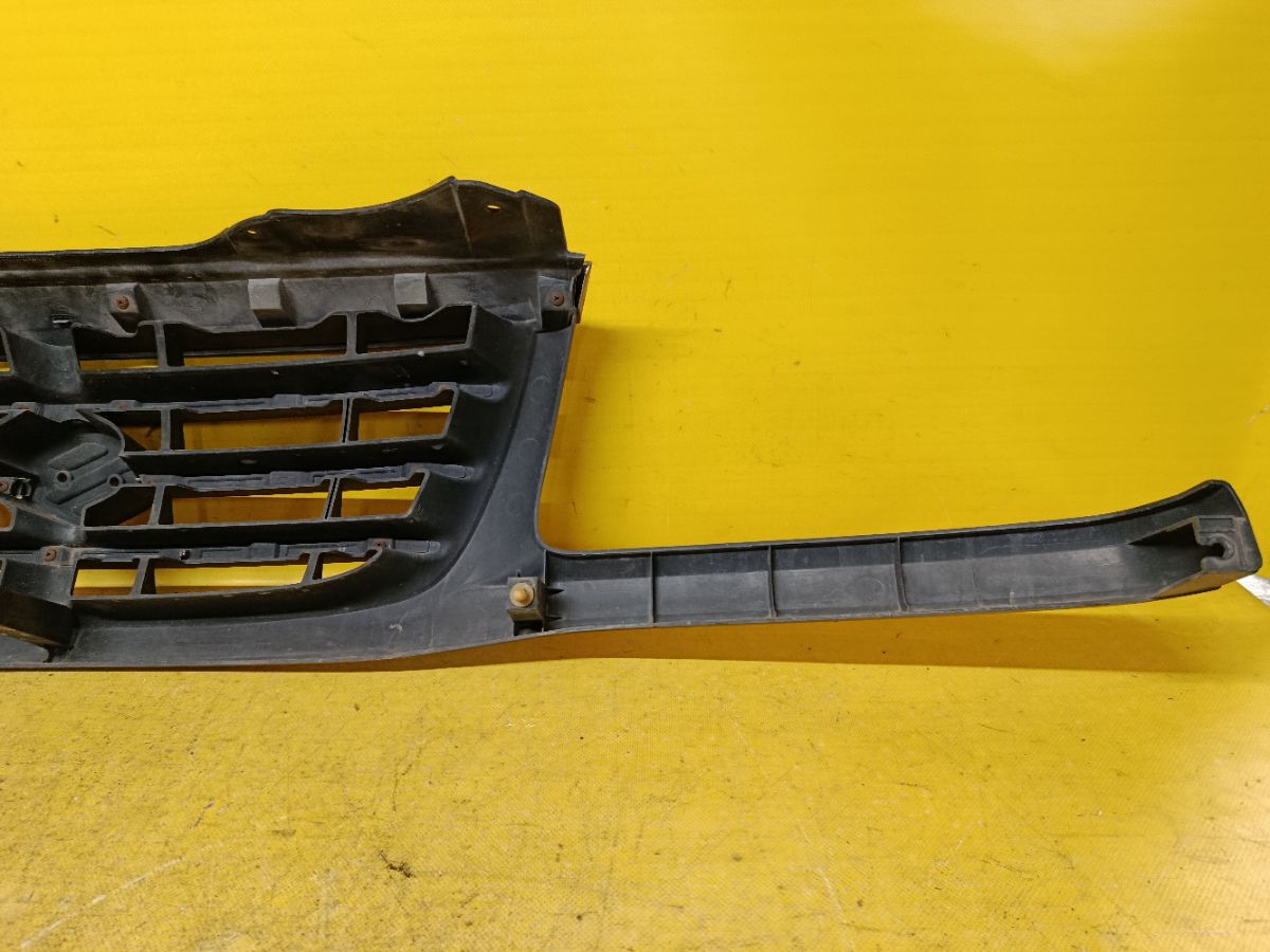 Решетка радиатора 72111-65D10 на Suzuki Grand Vitara TD92V Фото 7